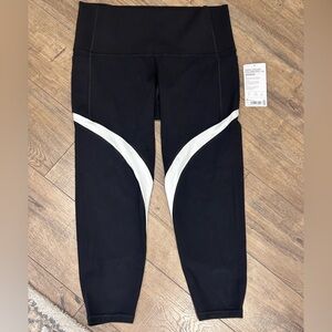 Athleta Salutation Stash Pocket 7/8 Tight leggings in black+white -1X